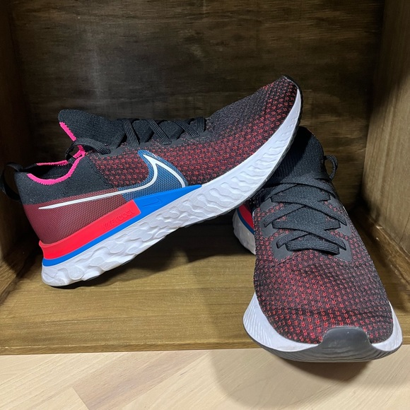Nike Other - Nike Infinity Run React Black Red CD4371-005 Men's Size 11.5